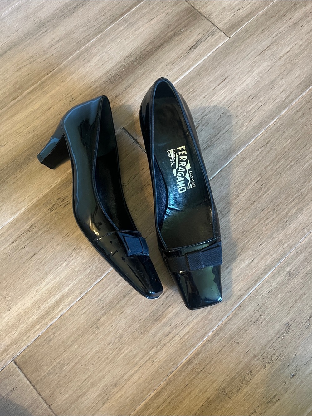Salvatore Ferragamo Black Patent Leather w/ Bow Kitten Heel Pumps 6 B